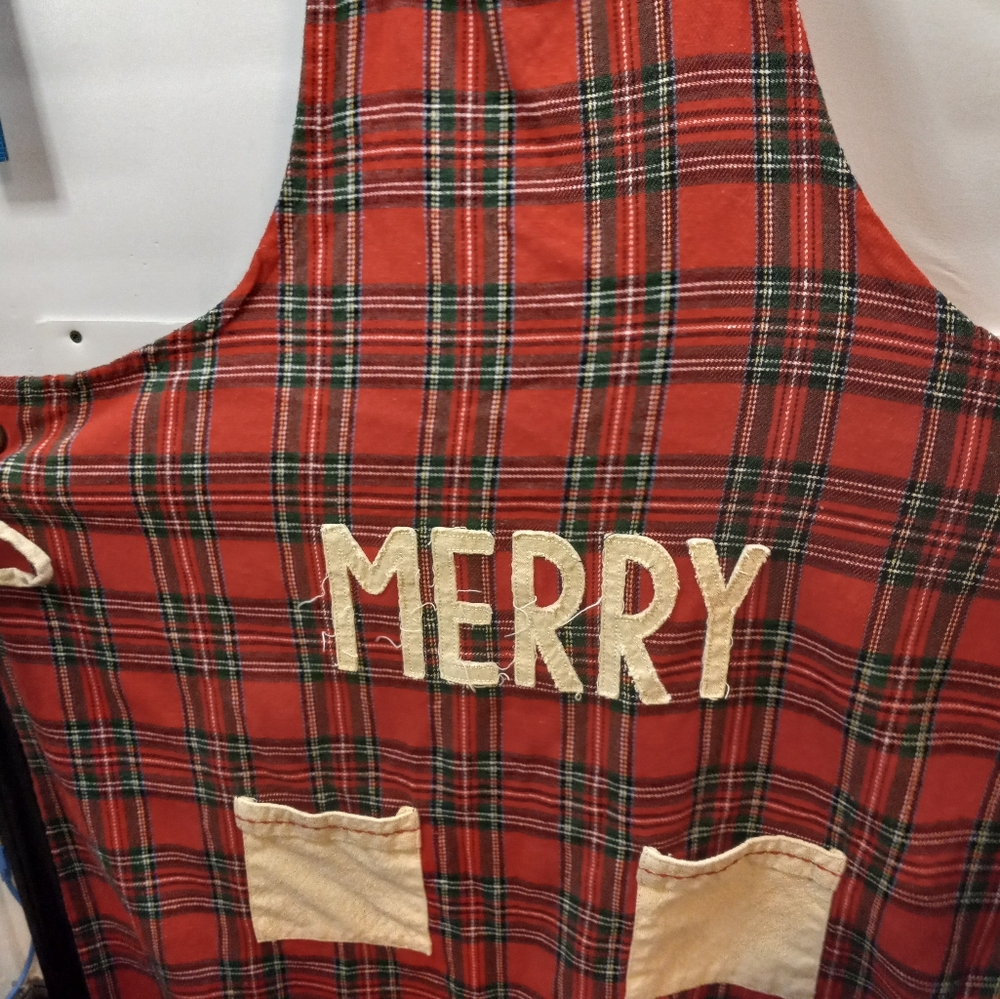 Mud Pie Plaid Merry Christmas Holidays Red Santa Front Pockets Apron